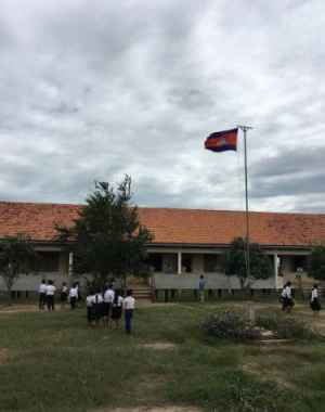 深刻なトイレ不足…カンボジア小学校の現状